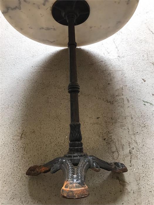 A cast iron tripod table with circular bevelled white marble top - Image 3 of 4