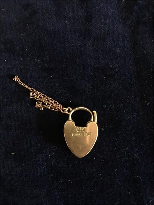 9ct gold heart shaped locket (3.6g)