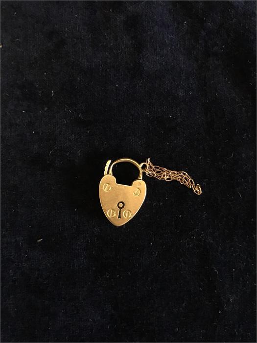 9ct gold heart shaped locket (3.6g) - Image 2 of 2