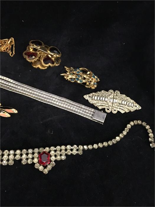 A selection of costume jewellery - Image 3 of 3