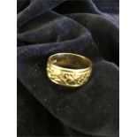 An 18ct gold ring Total Weight 6.5g