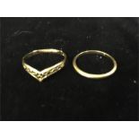 Two 9ct gold rings (2.6g)