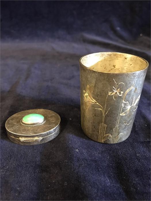 A silver pot and a silver pill box (80g)