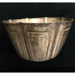 A silver bowl, hallmarked London 1914-15 (137g)