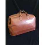 A Swaine Adeney travel bag, Gladstone style in reasonable condition