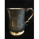 An engraved silver tankard (368,5g) hallmarked Sheffield 1962