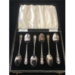 A boxed set of six silver teaspoons (41.3g)