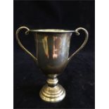 A small silver cup, (42.6g)