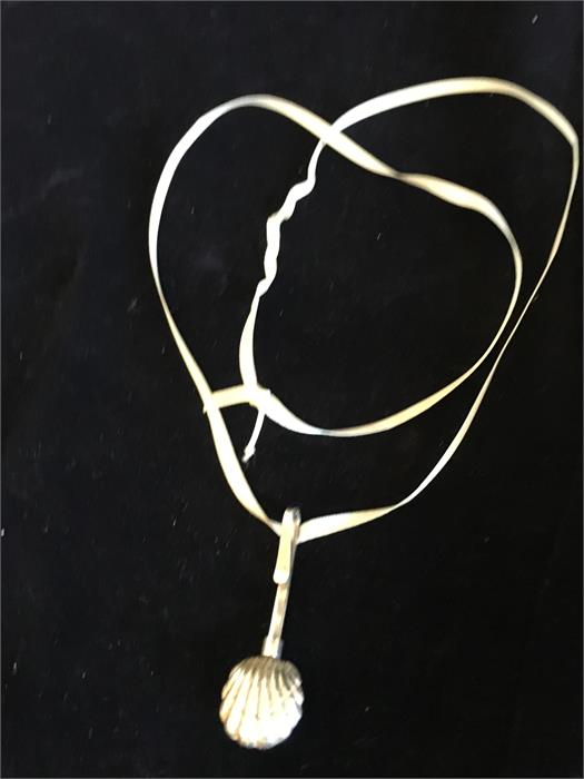 A silver shell style necklace on ribbon - Image 2 of 2