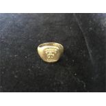 A 9ct gold signet ring (4.6g)