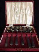 Boxed set of six silver teaspoons hallmarked Sheffield 1964 (77.1g)