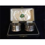 Boxed pair of silver napkin rings, hallmarked Birmingham (32.6g)