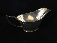 A silver sauce boat by Walker & Hall, hallmarked Sheffield 1934 (130g)