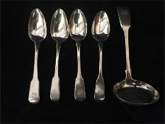 A hallmarked silver sugar sifter and four teaspoons (106g)