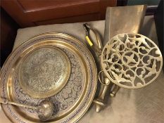 Box of assorted brass ware