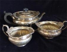 A silver tea set comprising tea pot, sugar bowl and milk jug, hallmarked London 1891-92 (933g)