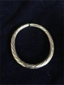 A gold twist 9ct bracelet