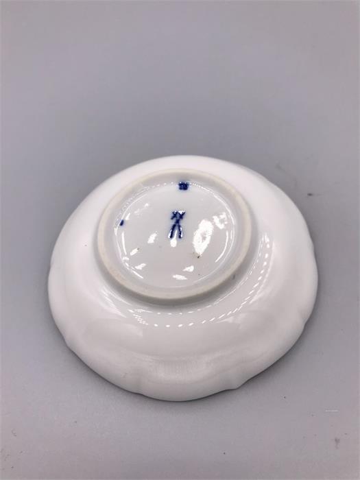 A Meissen pin dish - Image 2 of 2