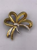 A 14ct gold brooch with diamond detail (7.9g)