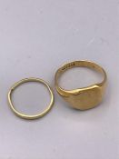 Two 18ct gold rings (9g)