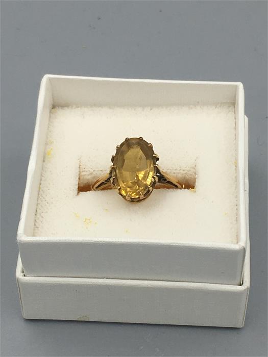 A Citrine ring in an 18ct gold setting - Image 2 of 3