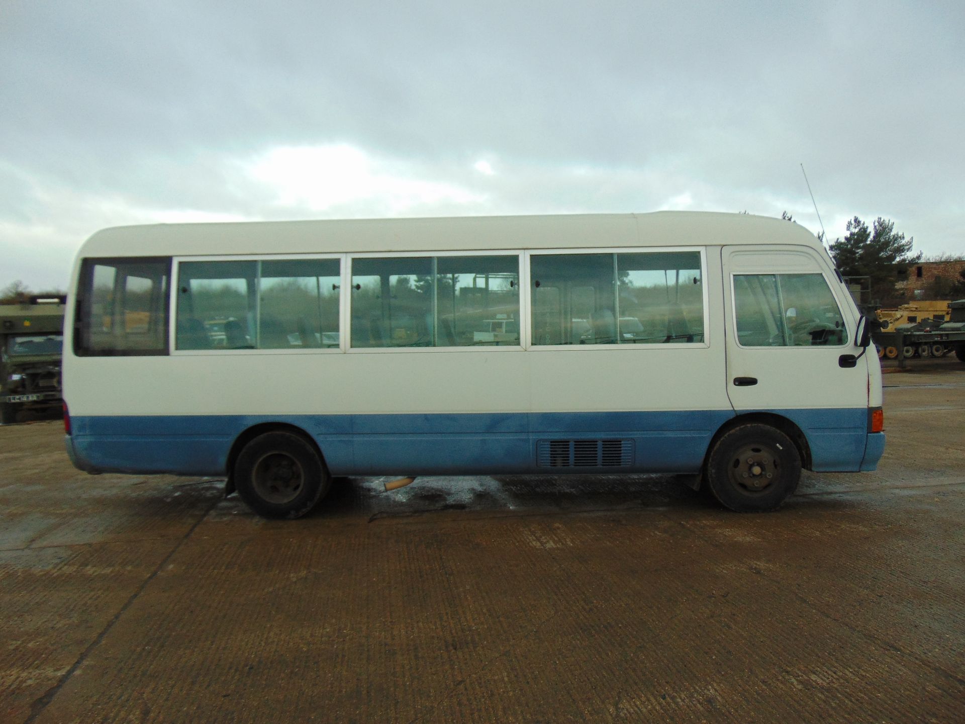 Toyota Coaster 21 seat Bus/Coach - Image 5 of 15