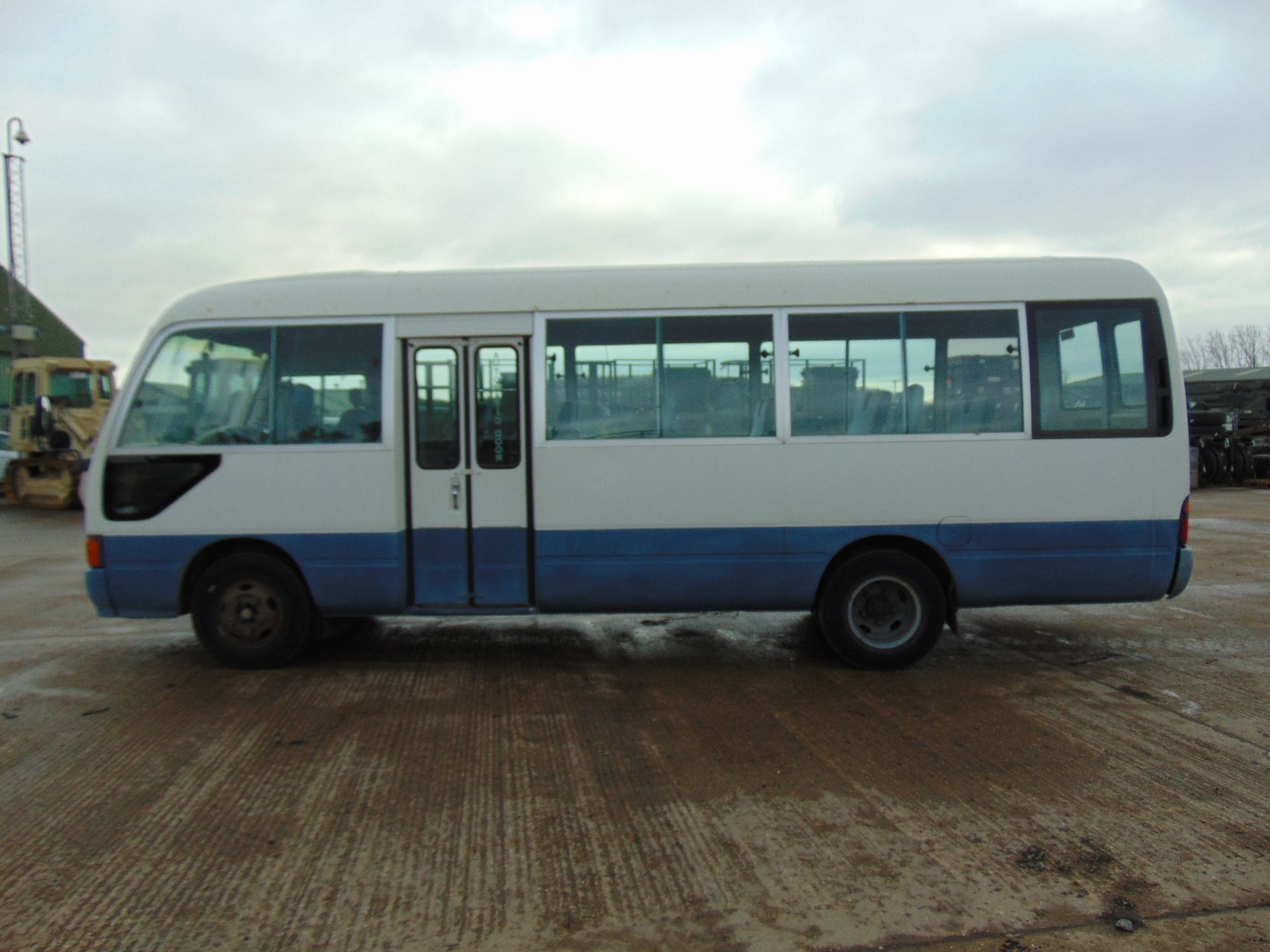 Toyota Coaster 21 seat Bus/Coach - Image 4 of 15