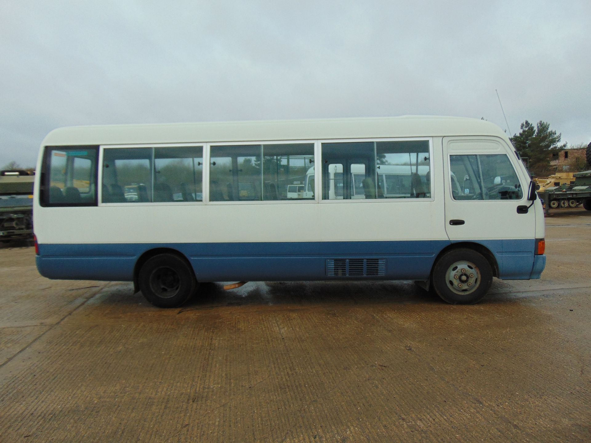 Toyota Coaster 21 seat Bus/Coach - Image 5 of 15