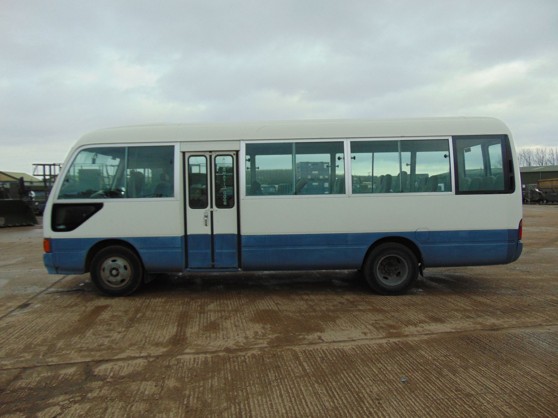 Toyota Coaster 21 seat Bus/Coach - Image 4 of 16