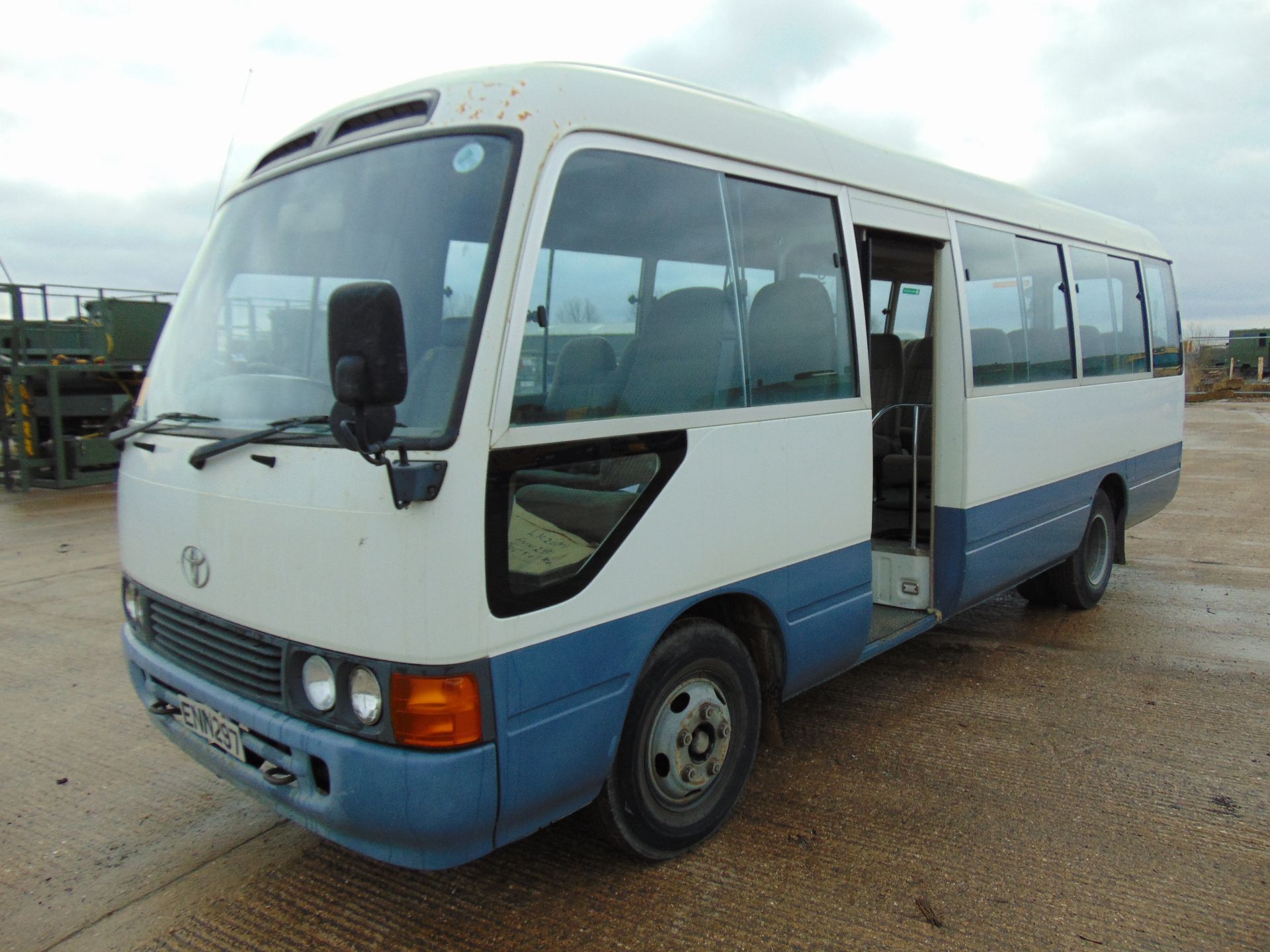 Toyota Coaster 21 seat Bus/Coach - Image 3 of 15