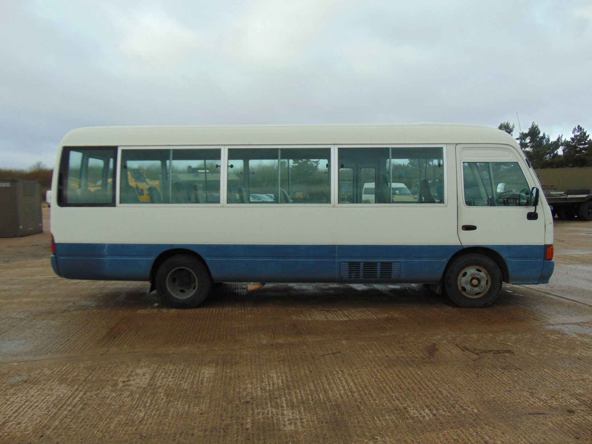 Toyota Coaster 21 seat Bus/Coach - Image 5 of 16