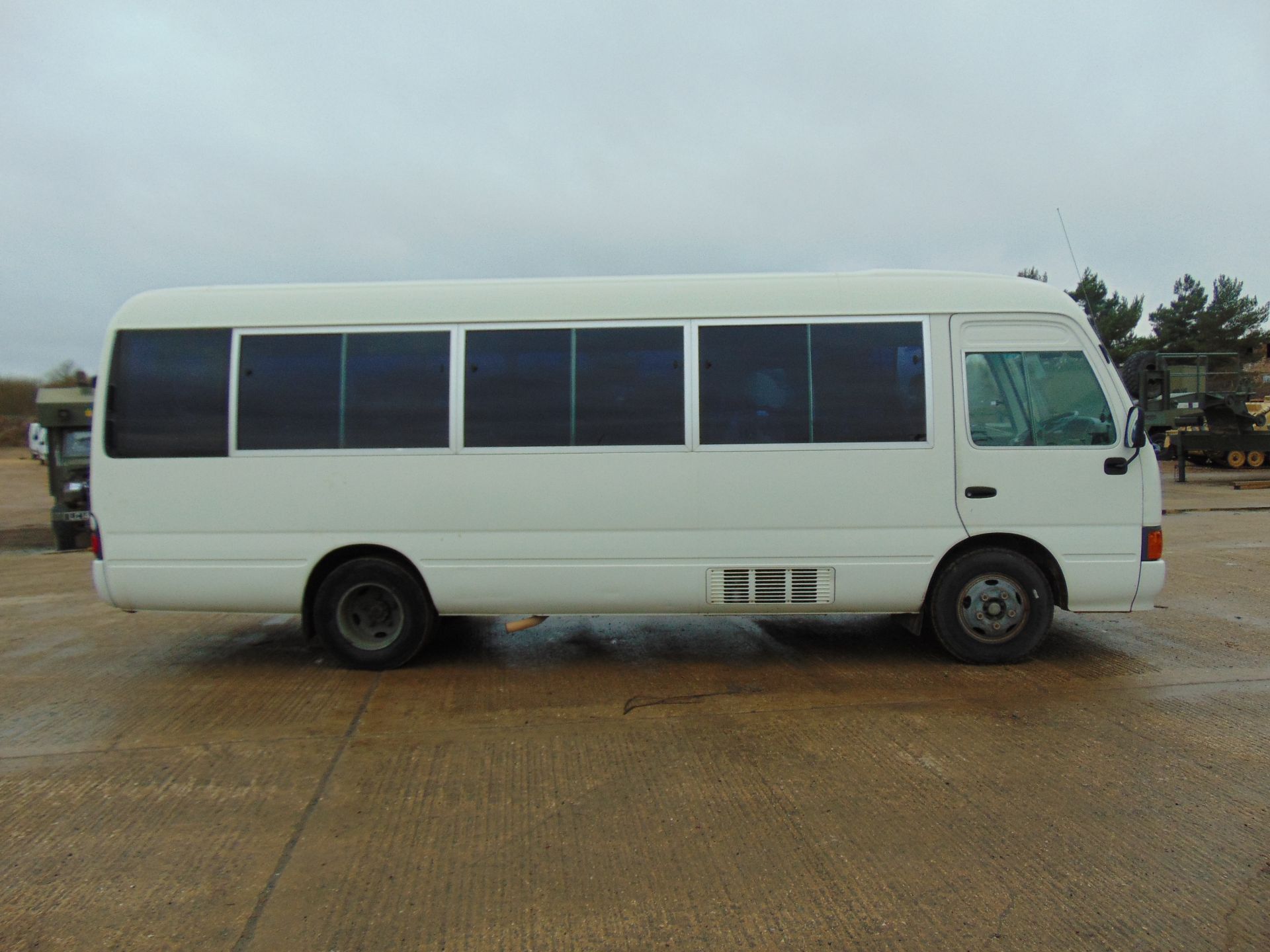 Toyota Coaster 21 seat Bus/Coach - Image 5 of 15