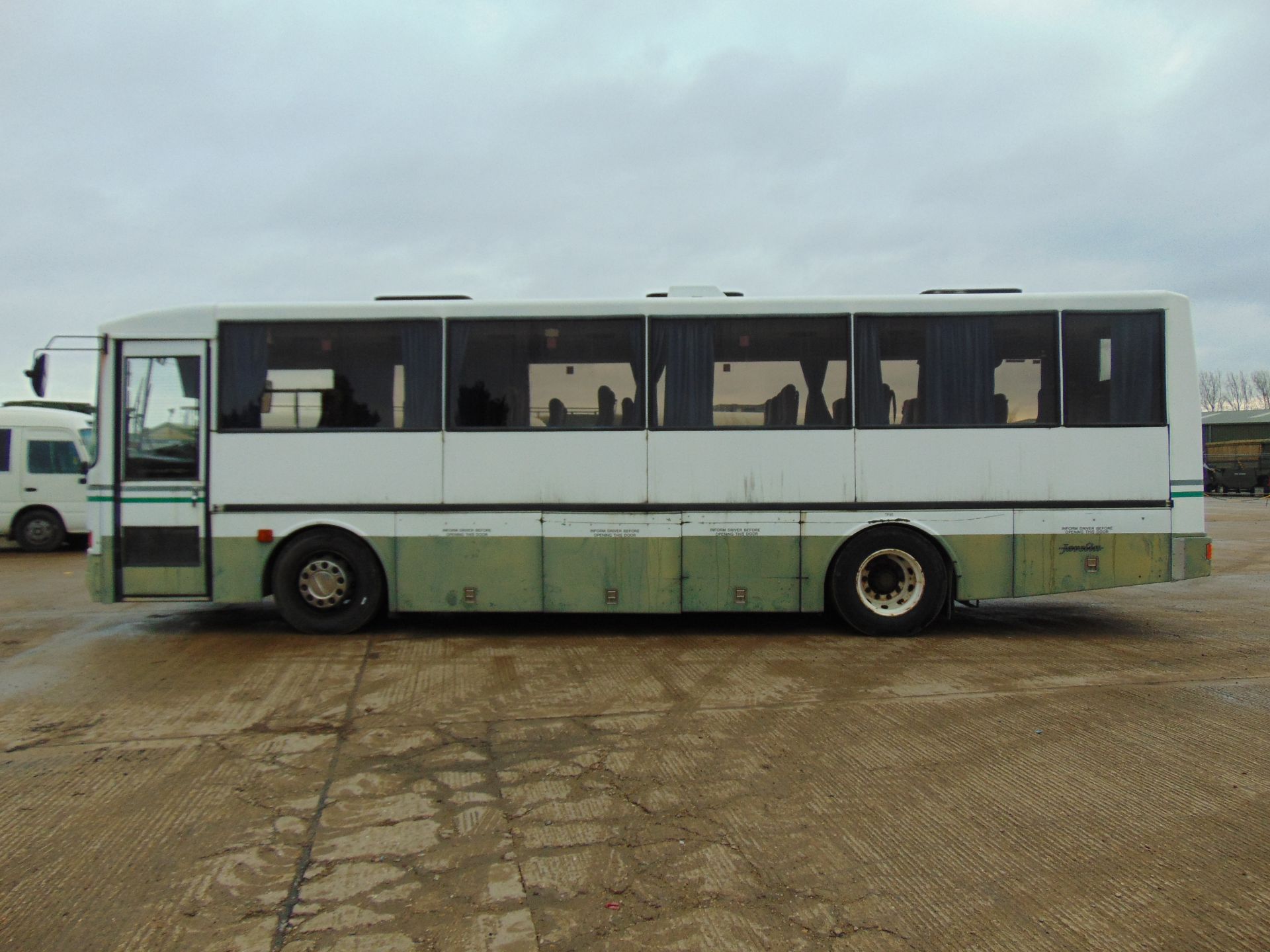 Dennis Javelin Vanguard III 40 Seat Coach - Image 4 of 15