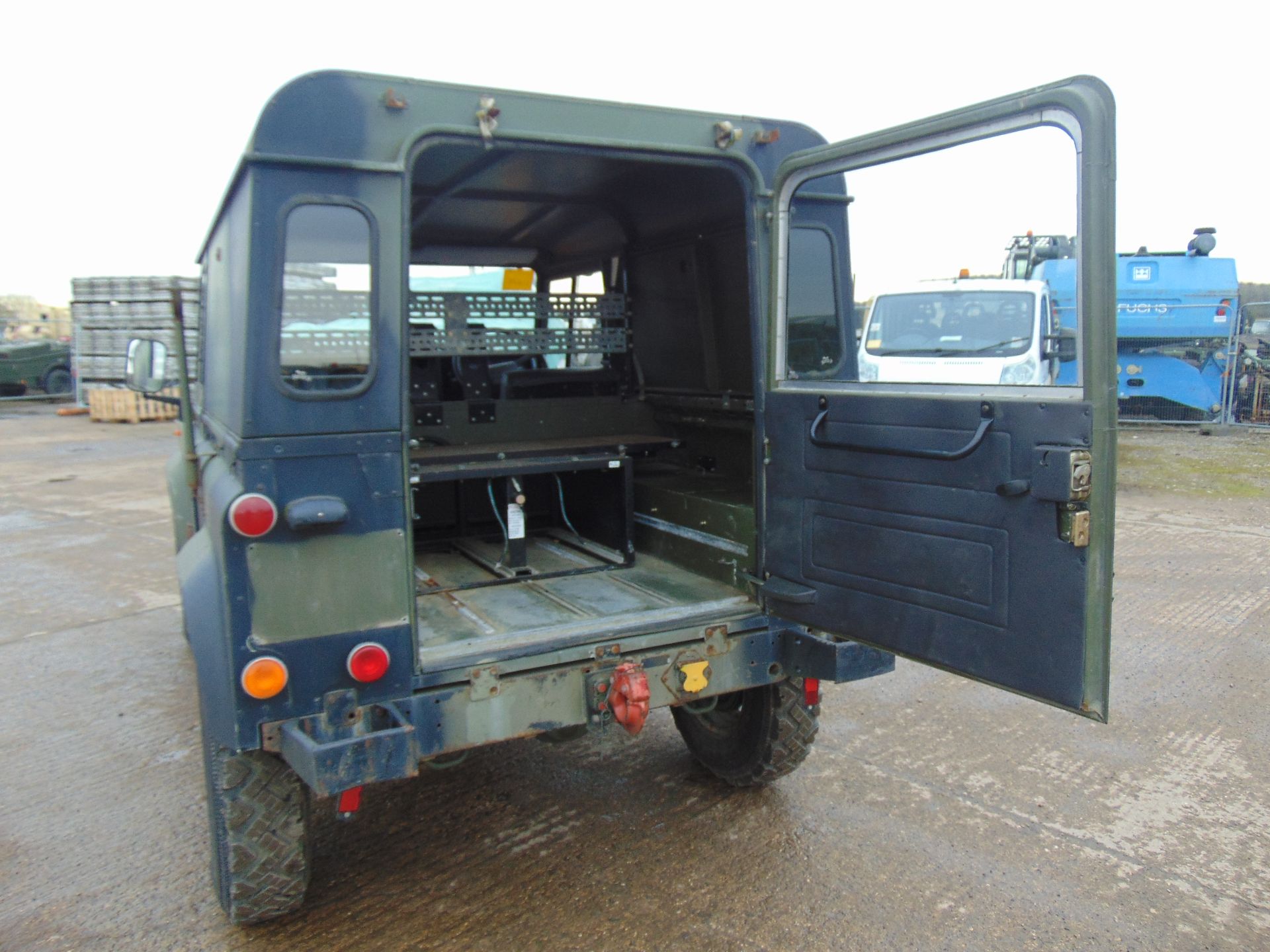 Land Rover Defender 90 Hard Top - Image 12 of 19