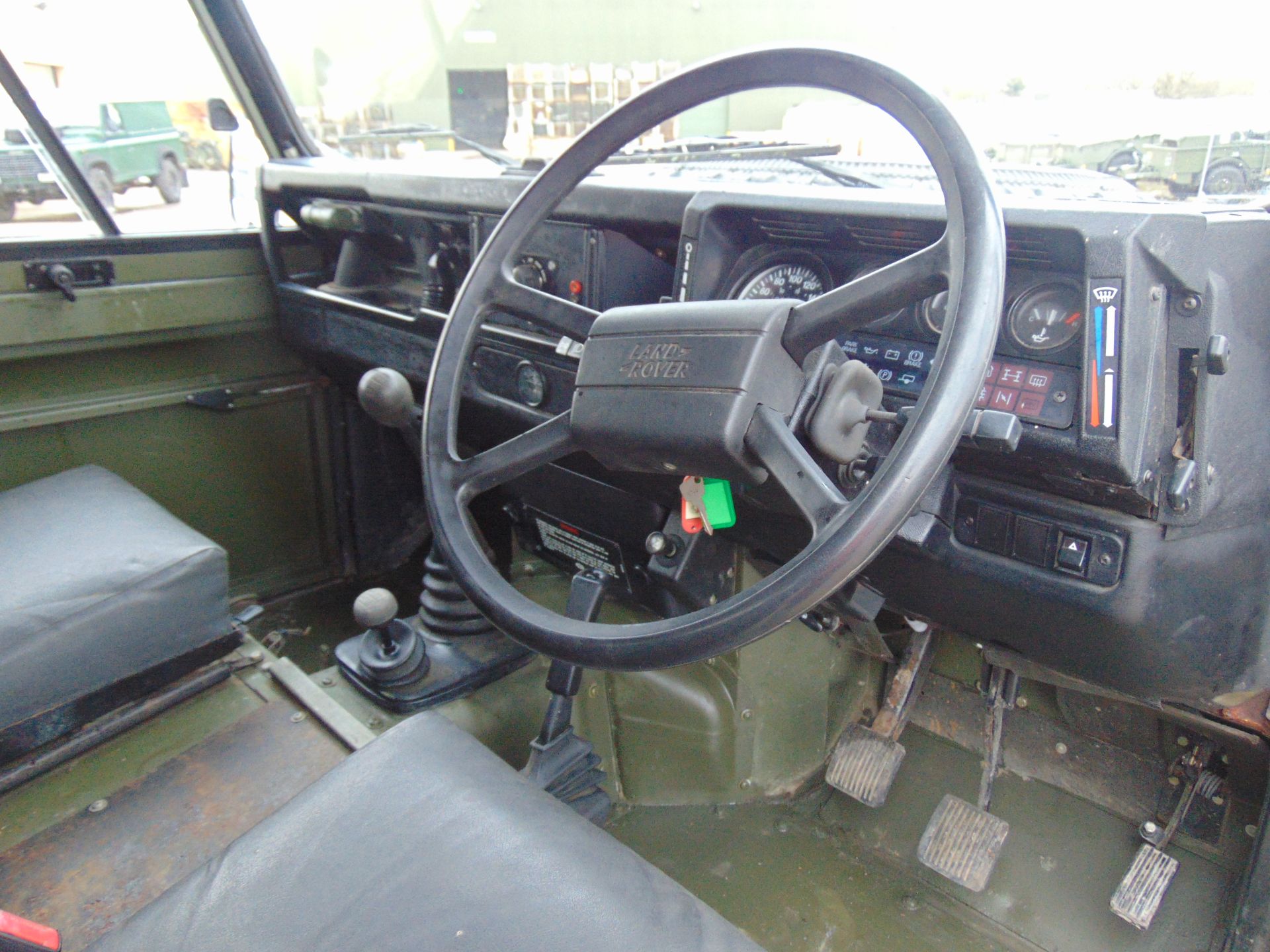 Land Rover Defender 90 Hard Top - Image 10 of 19