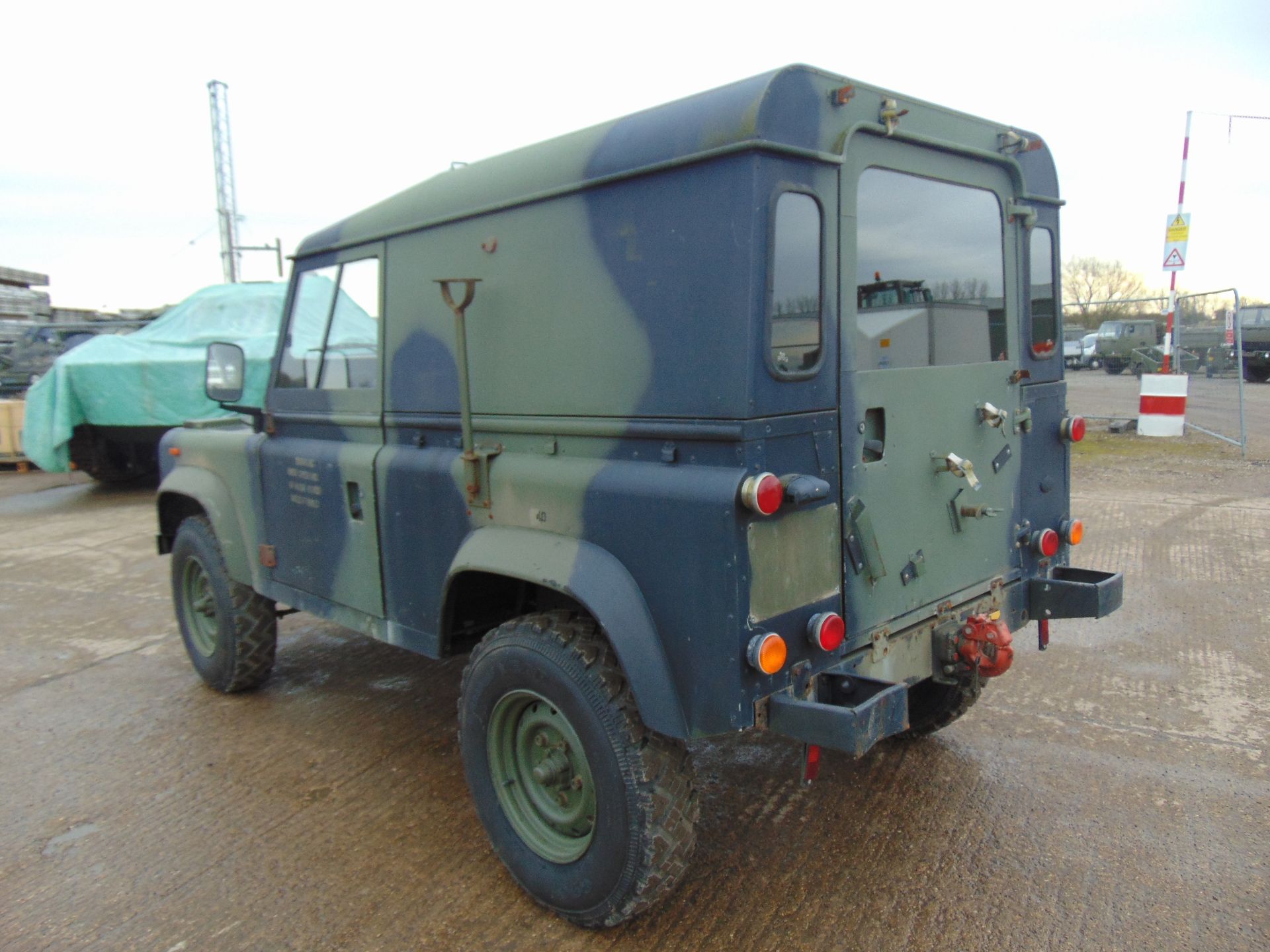 Land Rover Defender 90 Hard Top - Image 8 of 19