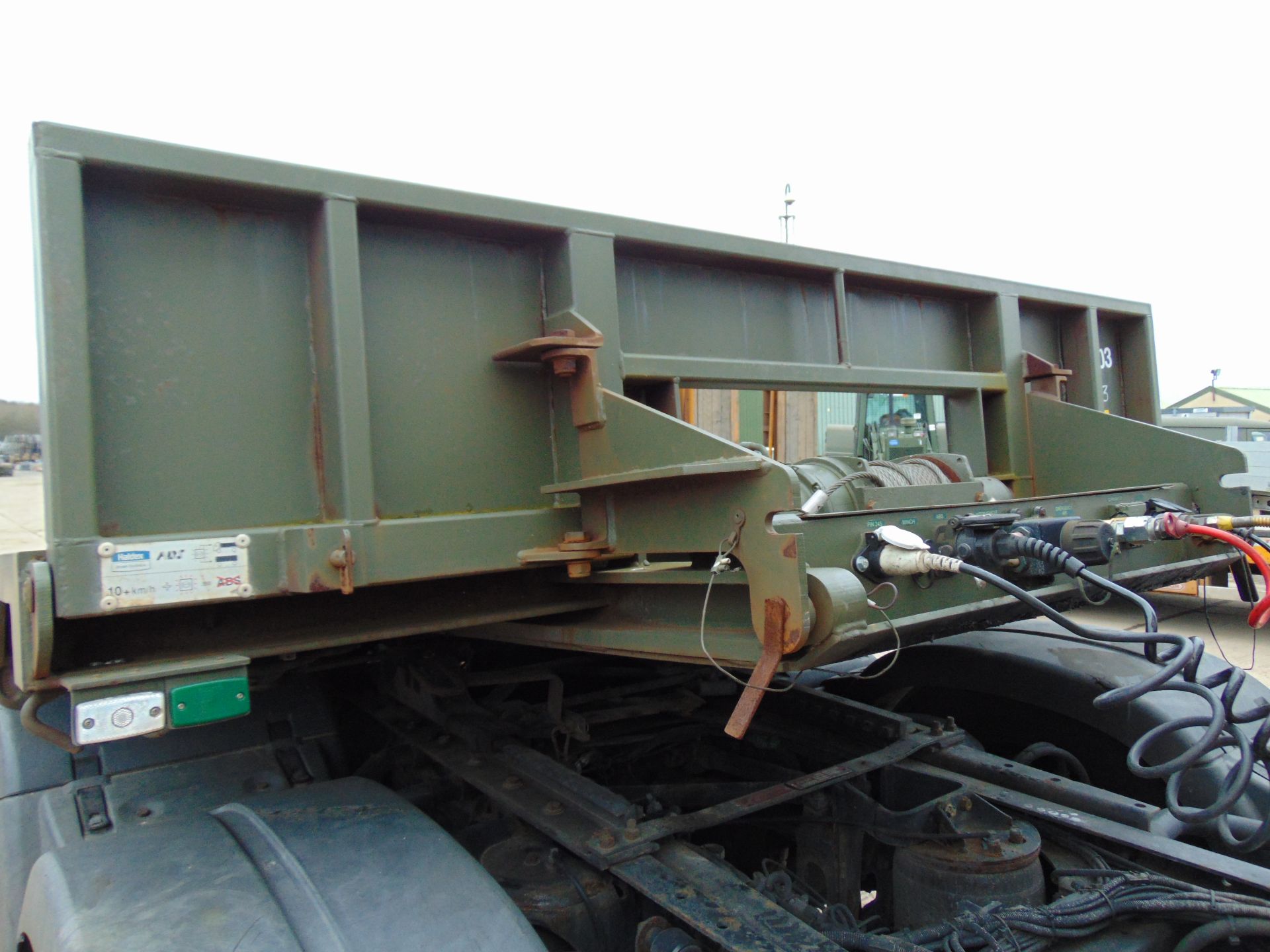 2002 Oldbury Tri Axle Sliding Deck Plant Trailer - Image 9 of 24