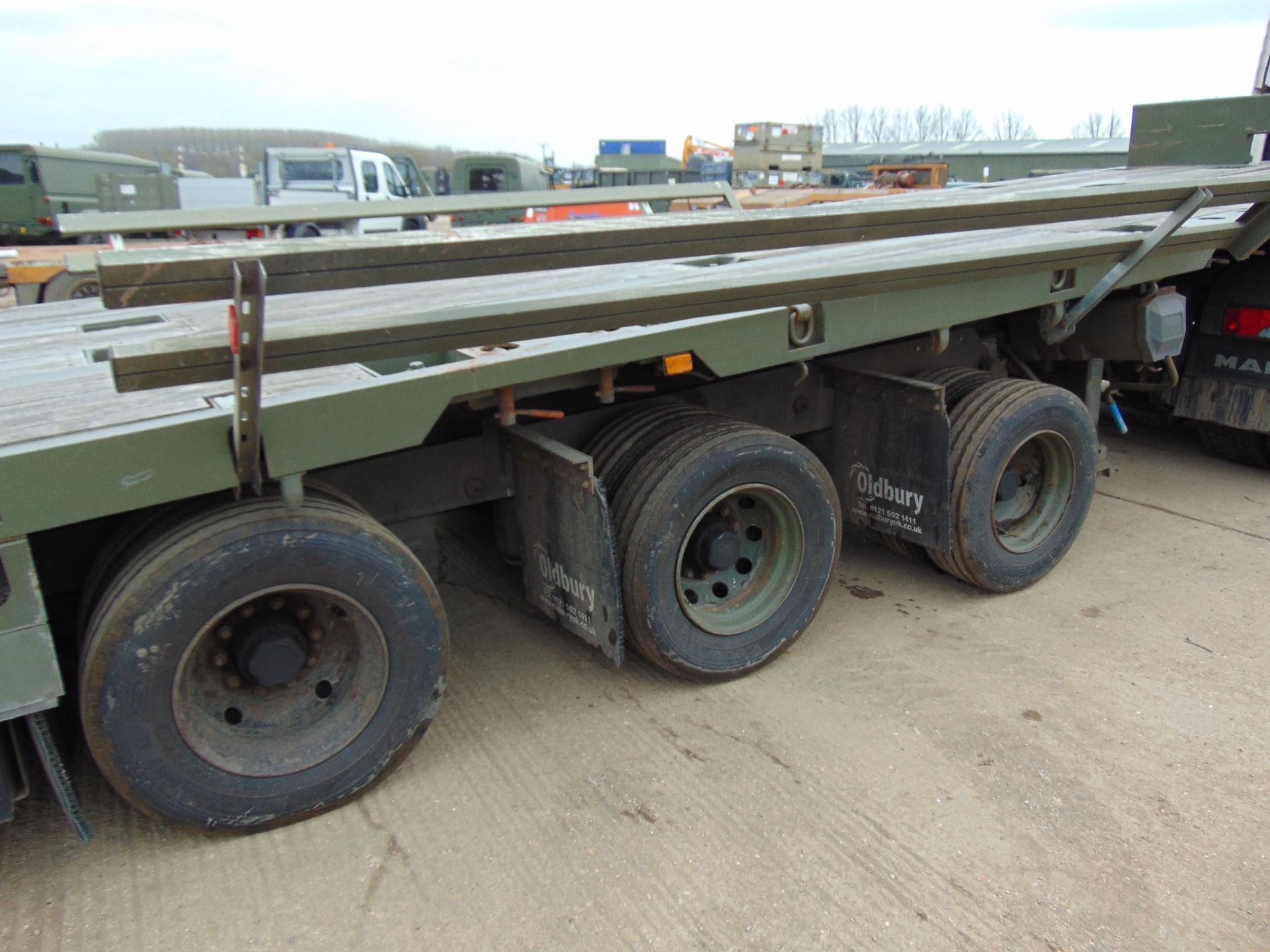 2002 Oldbury Tri Axle Sliding Deck Plant Trailer - Image 6 of 24