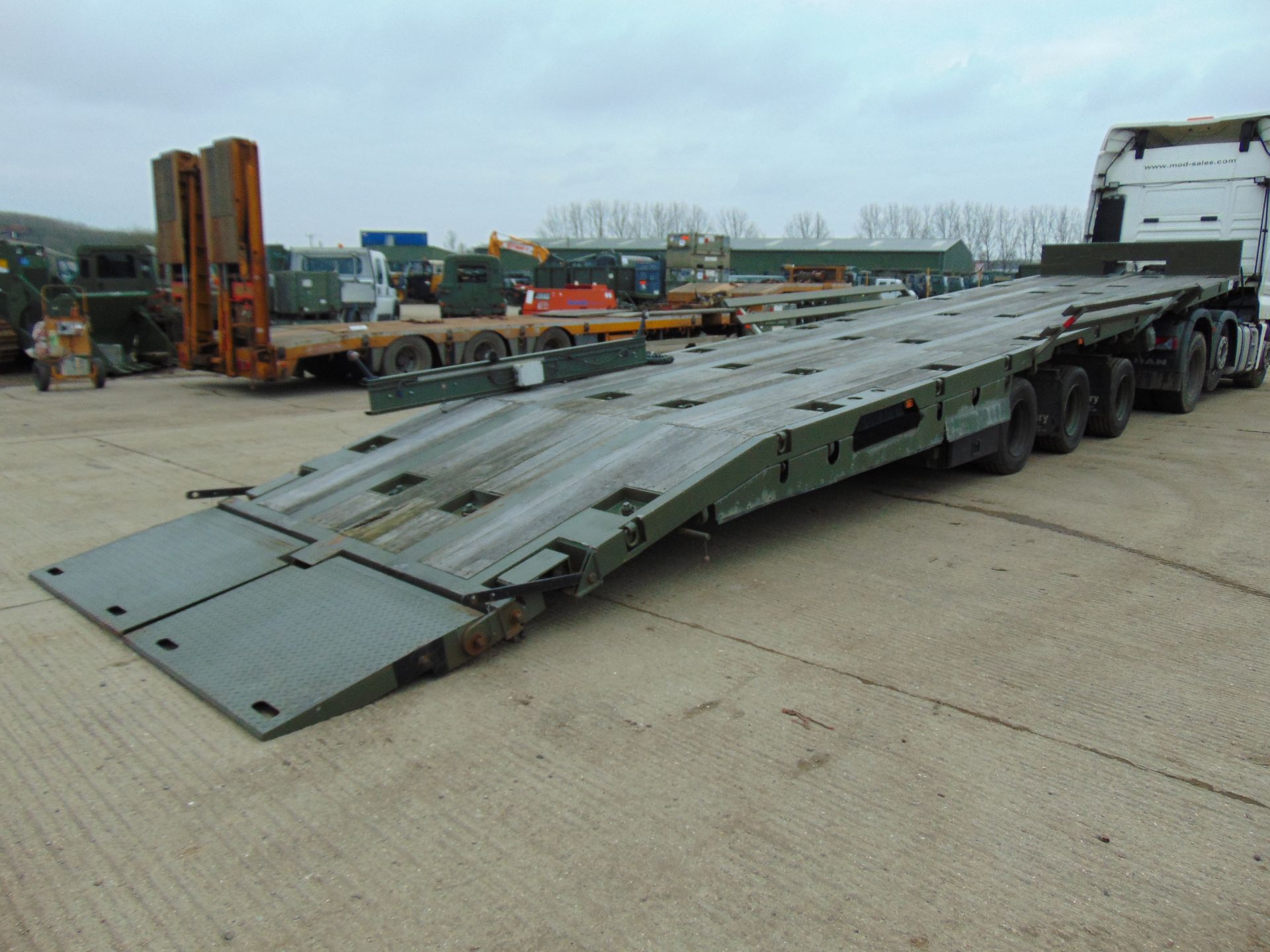 2002 Oldbury Tri Axle Sliding Deck Plant Trailer - Image 3 of 24