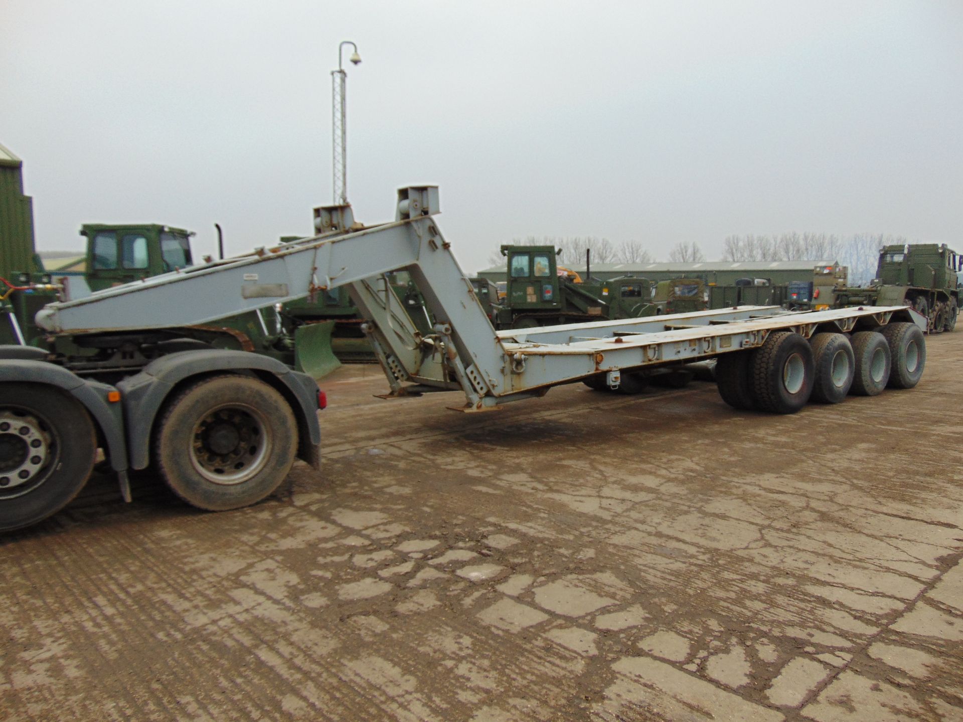 M747 60 Ton Low Loader Heavy Equipment (H.E.T.) Trailer - Image 5 of 20