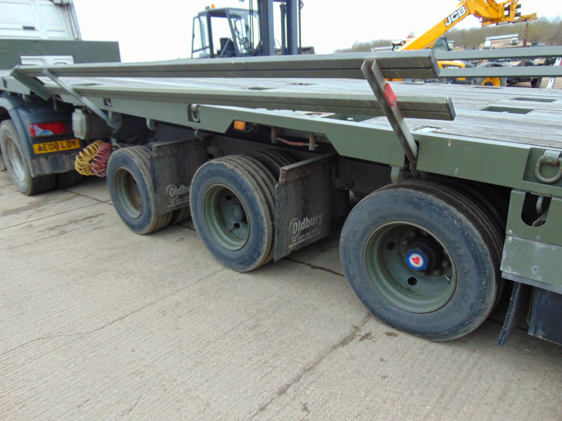 2002 Oldbury Tri Axle Sliding Deck Plant Trailer - Image 7 of 24