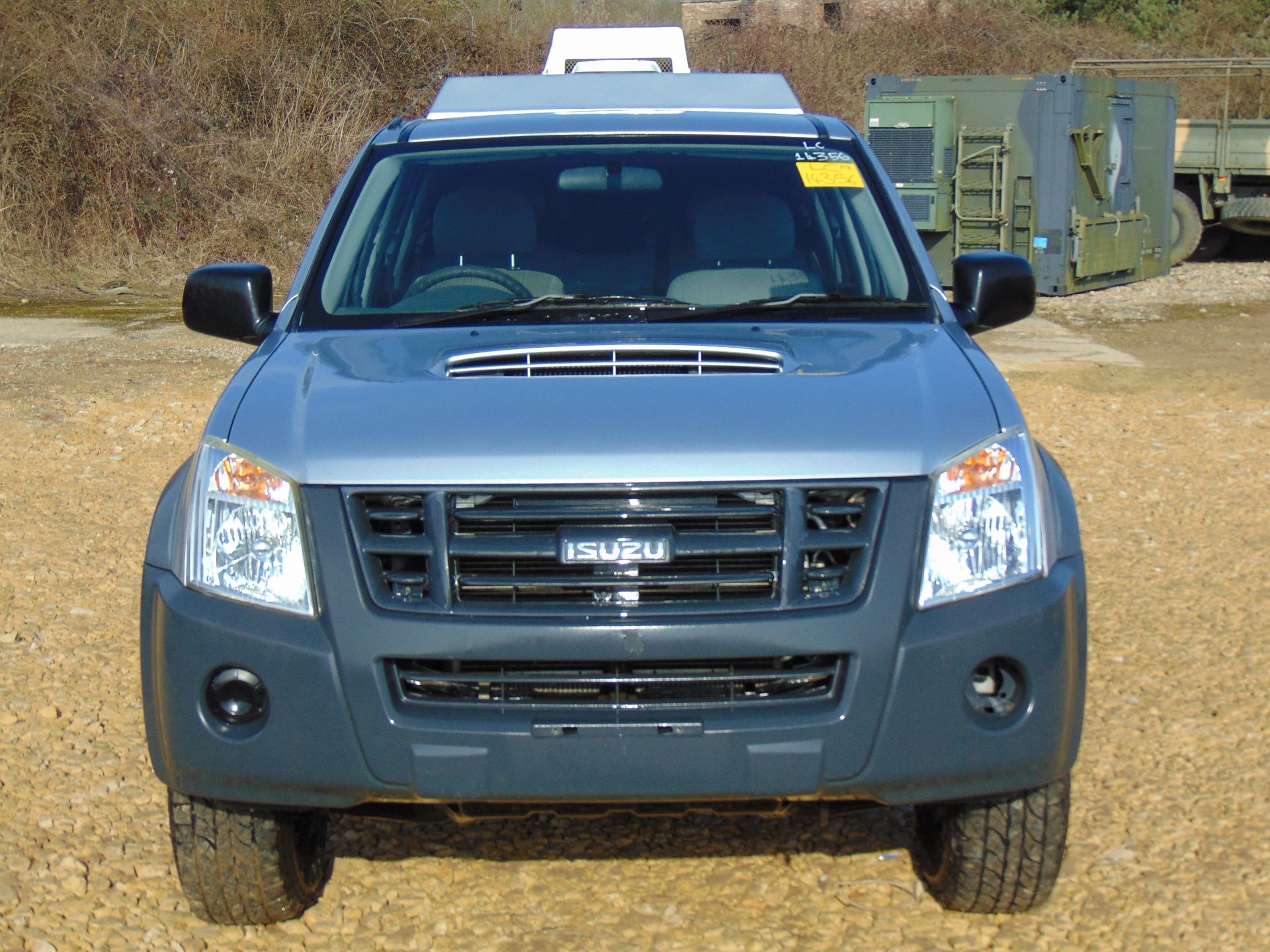 Isuzu D-Max Double Cab 2.5 Turbo Diesel 4 x 4 complete with twin rear dog cage fitted - Image 2 of 20