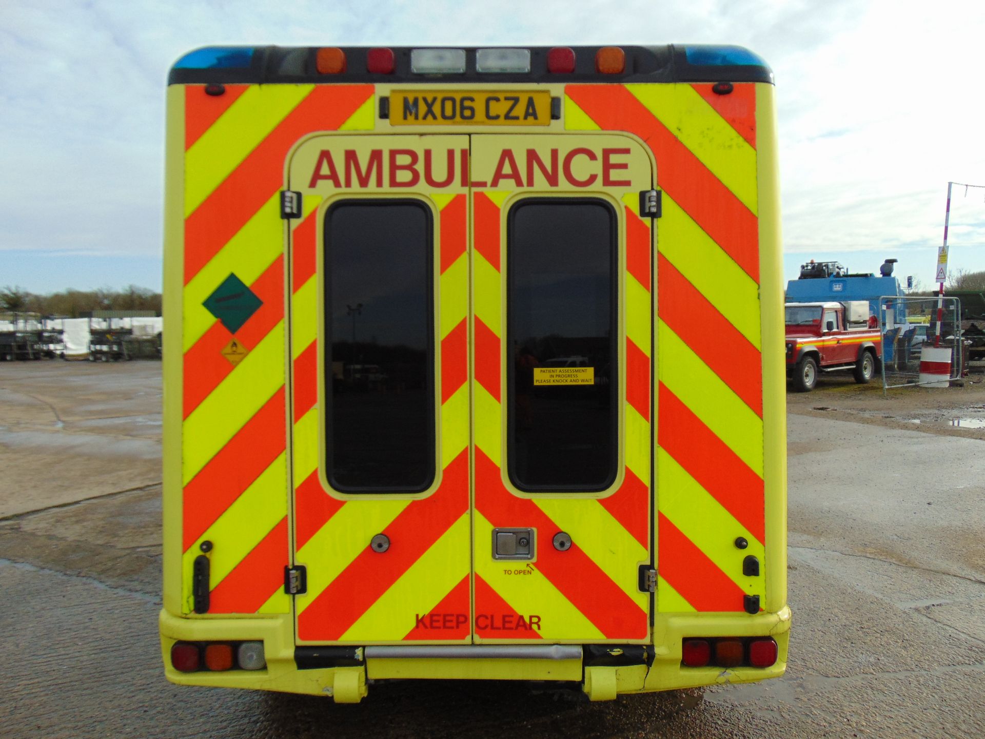 Renault Master 2.5 DCI ambulance - Image 7 of 19