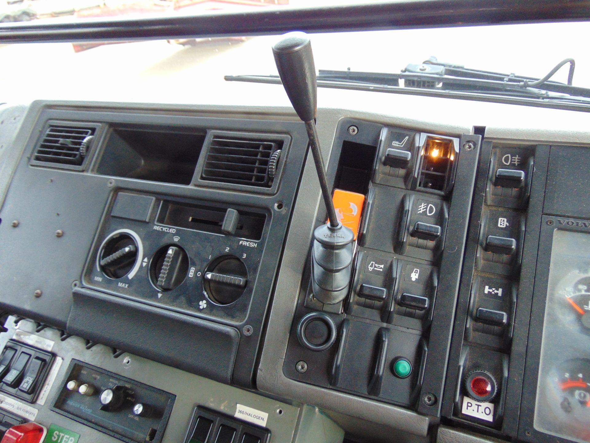 1993 Volvo FL6 18 4 x 2 Incident Response Unit complete with a 1000 Kg Tail Lift - Image 36 of 37