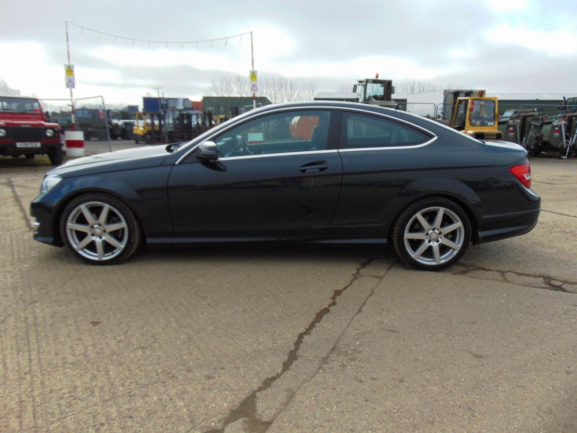 2012 Mercedes-Benz C Class 2.1 C250 CDI BlueEFFICIENCY AMG Sport 4dr Auto ONLY 7,860 miles!!! - Image 4 of 29