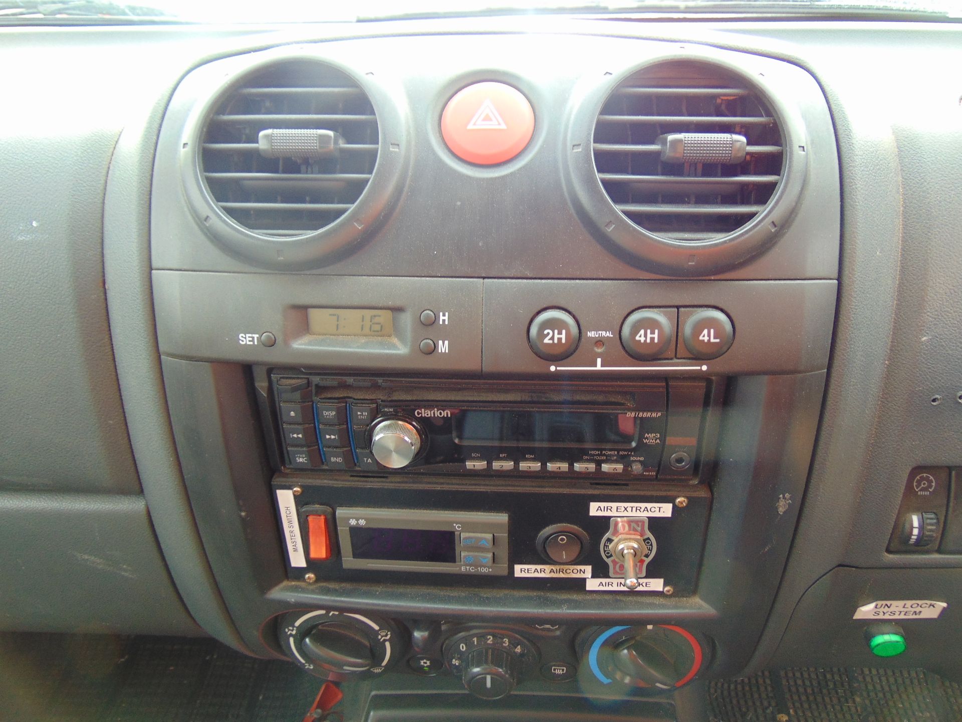 Isuzu D-Max Double Cab 2.5 Turbo Diesel 4 x 4 complete with twin rear dog cage fitted - Image 11 of 20