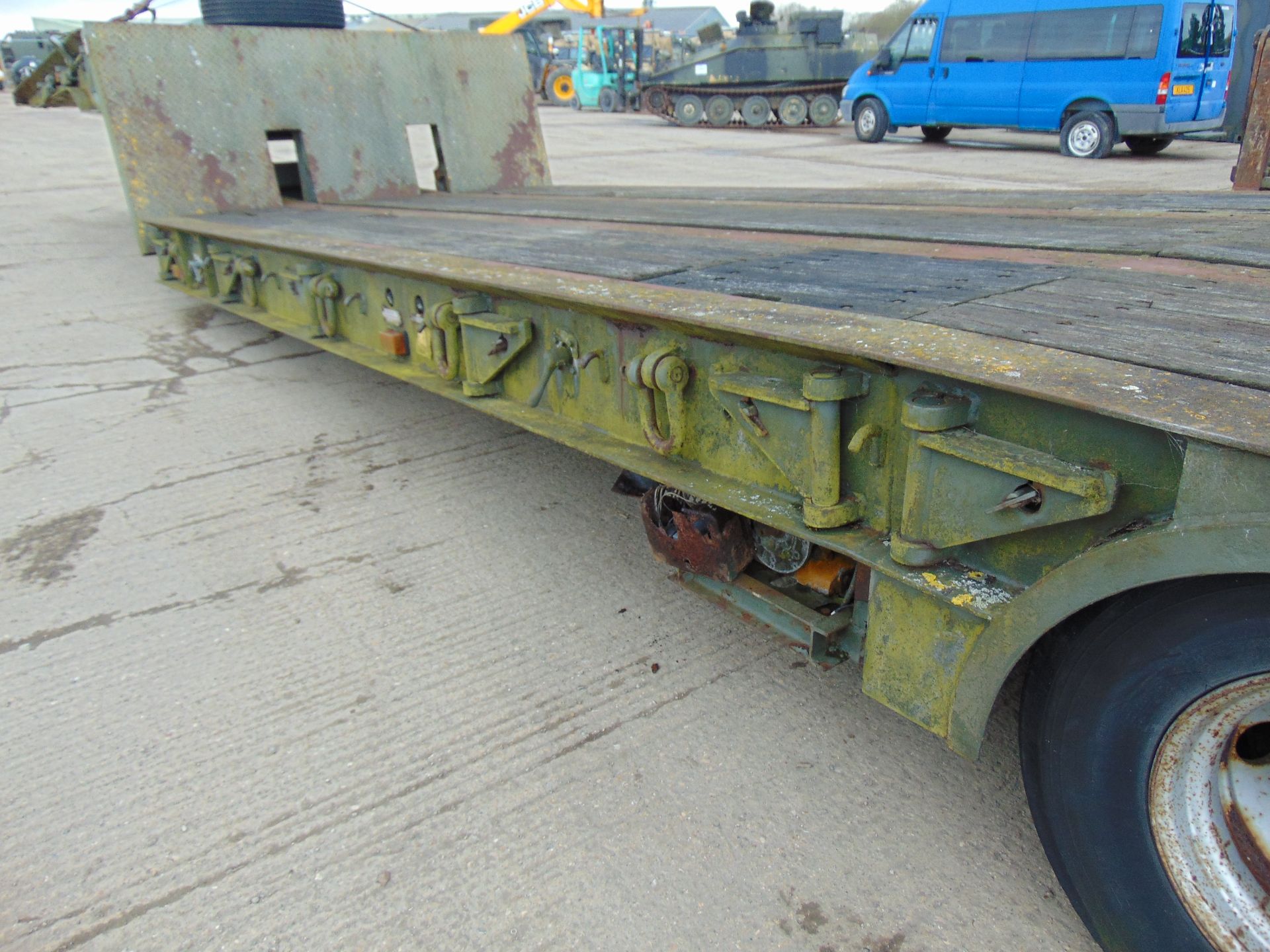 King GTS Tri Axle Low Loader Hydraulic Folding Neck Plant Trailer - Image 13 of 17