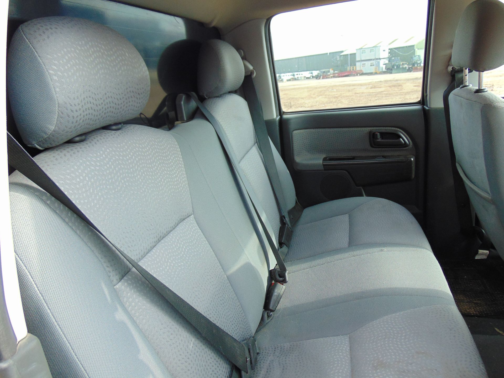 Isuzu D-Max Double Cab 2.5 Turbo Diesel 4 x 4 complete with twin rear dog cage fitted - Image 14 of 20