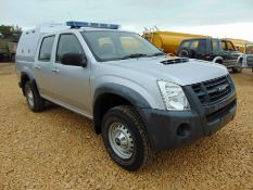 Isuzu D-Max Double Cab 2.5 Turbo Diesel 4 x 4 complete with twin rear dog cage fitted