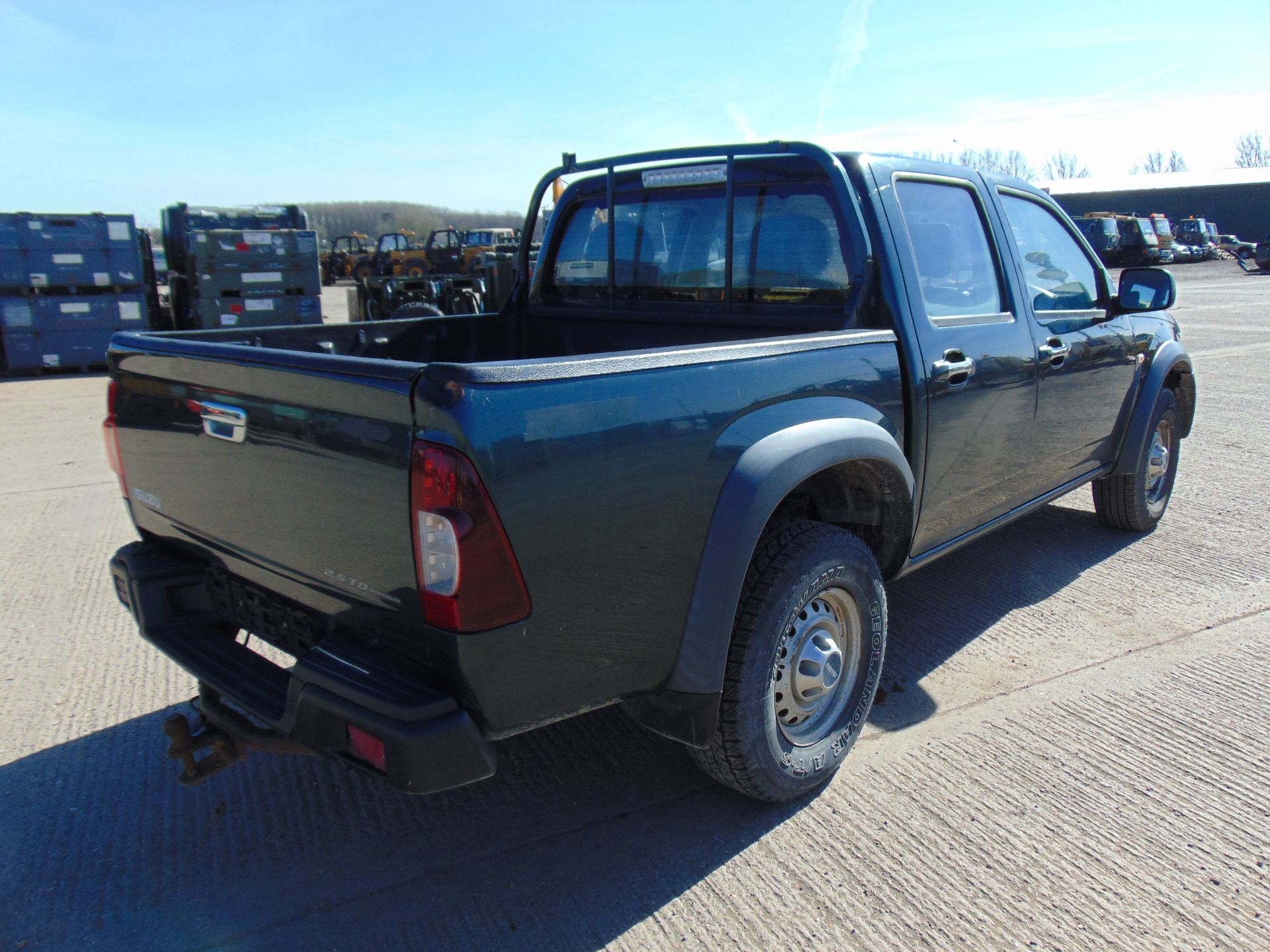 Isuzu D-Max Double Cab 2.5 Turbo Diesel 4 x 4 - Image 6 of 17